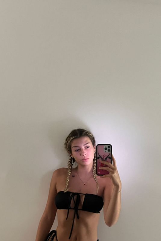 SISSY SHERIDAN - Instagram Photos 07/27/2022