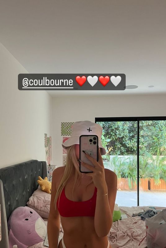 SISSY SHERIDAN - Instagram Photos 10/07/2022