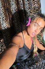 SOMMER RAY - Instagram Photos 07/12/2022