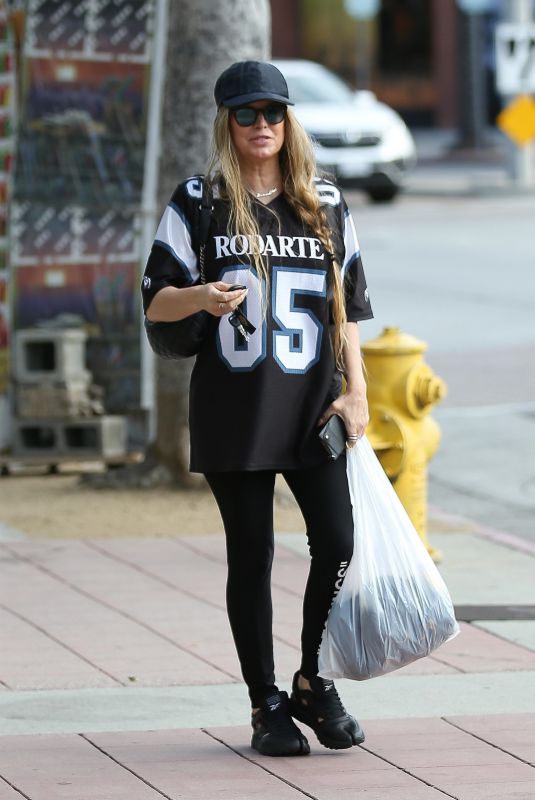 STACY FERGIE FERGUSON Shopping at Toy Store in Westwood 07/20/2022
