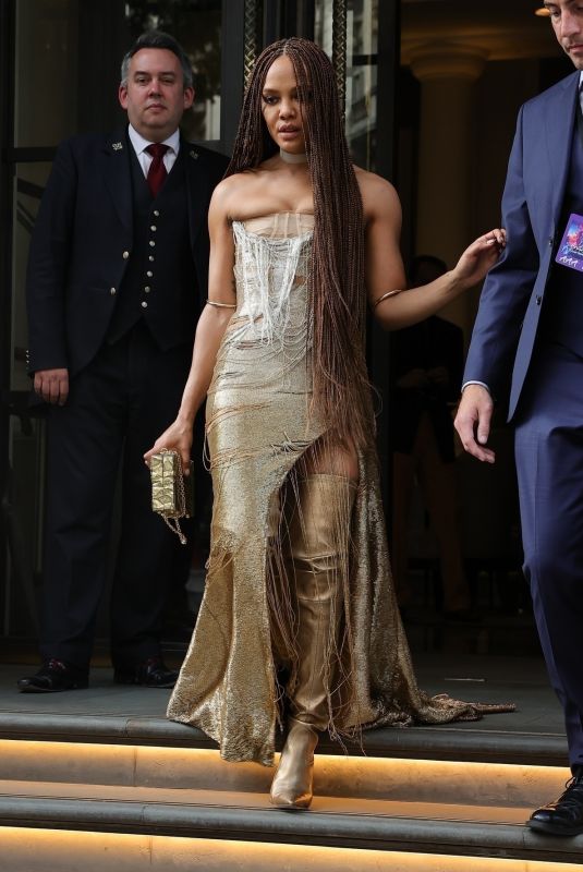 TESSA THOMPSON Leaves Her Hotel in London 07/05/2022