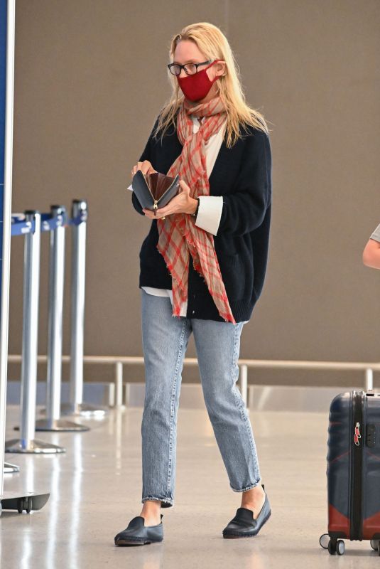 UMA THURMAN Arrives at JFK Airport in New York 07/17/2022