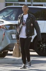 WILLOW SMITH Out Shopping at Erewhon Market in Calabasas 07/02/2022