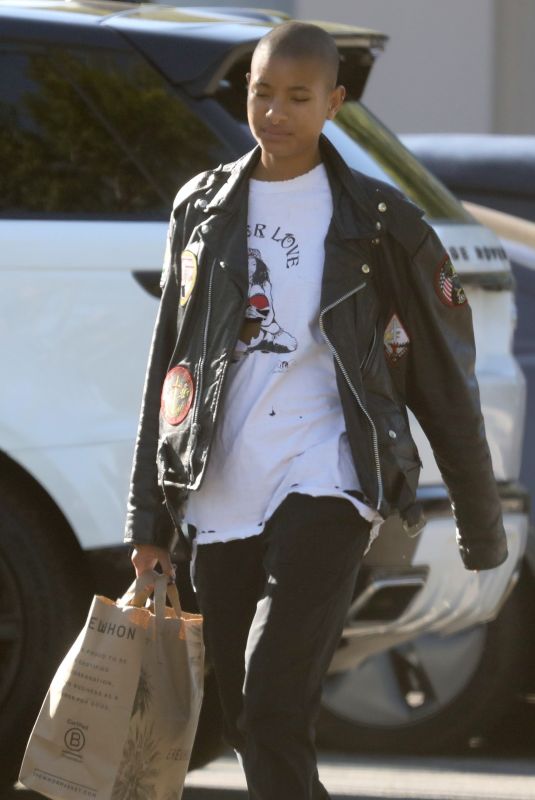 WILLOW SMITH Out Shopping at Erewhon Market in Calabasas 07/02/2022