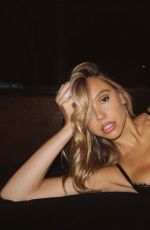 ALEXIS REN for Victoria