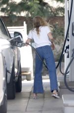 ASHLEE SIMPSON at a Gas Station in Los Angeles 08/03/2022
