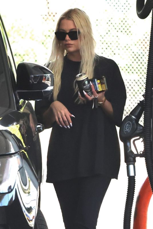 ASHLYE BENSON at a Gas Station in Los Feliz 08/02/2022