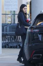 ATIANA DE LA HOYA Shopping at Erewhon Market in Calabasas 08/11/2022