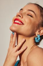 BARBARA PALVIN for Alo Yoga 07/31/2022