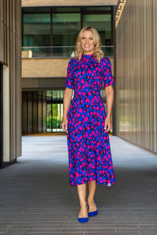 CHARLOTTE HAWKINS Arrives at Good Morning Britain Show in London 08/09/2022