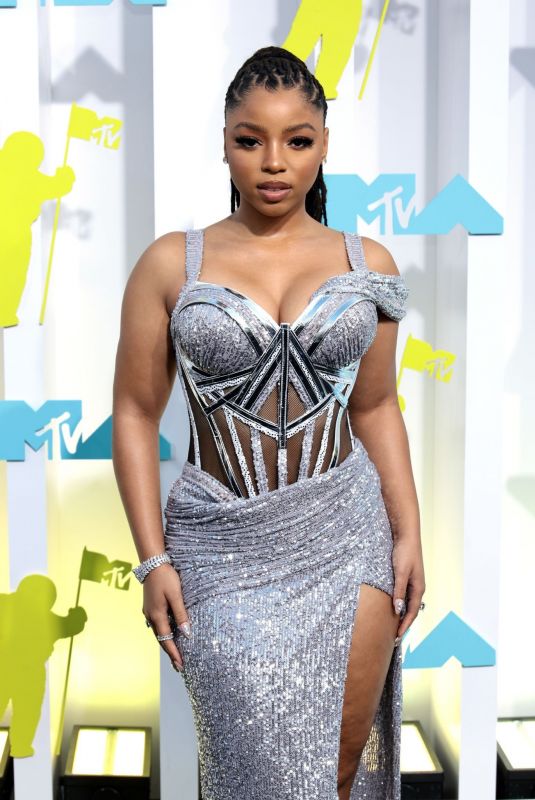 CHLOE BAILEY at 2022 MTV VMA