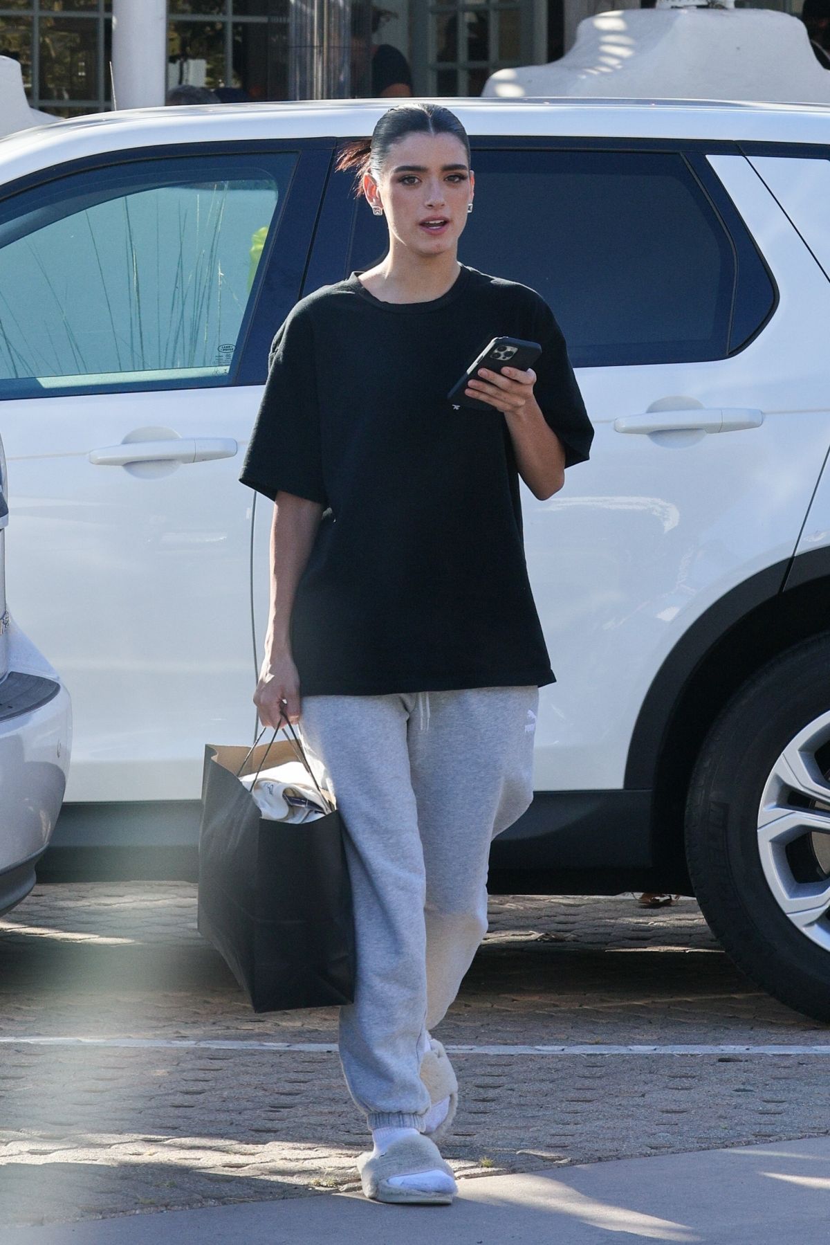 DIXIE D’AMELIO Out Shopping in Malibu 08/27/2022 – HawtCelebs