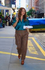 DREW BARRYMORE Prepares for a Car Interview with Idris and Sabrina Elba in New York 08/07/2022