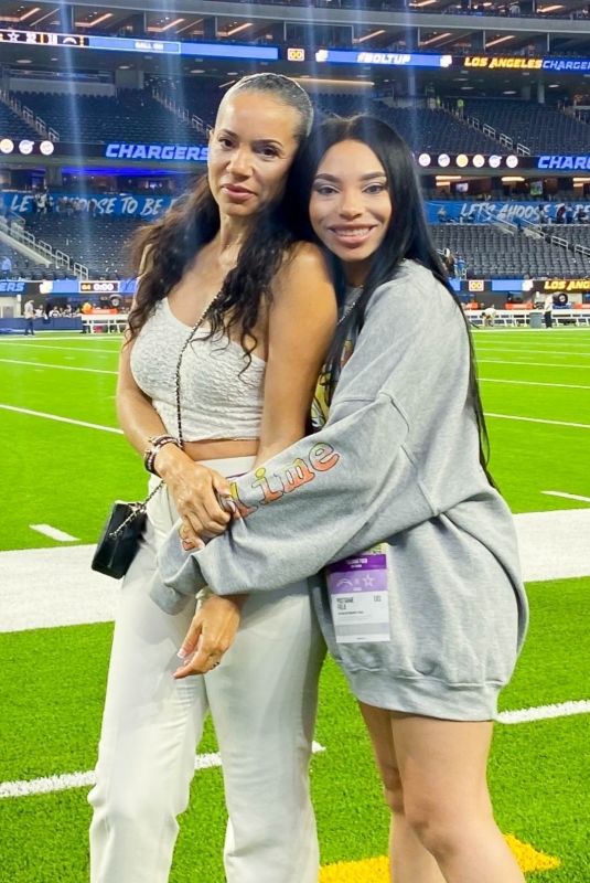 EBIE WRIGHT and TRACY JERNAGIN at LA Chargers vs Dallas Cowboy Pre-season Game in Inglewood 08/21/2022
