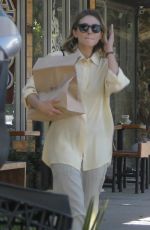 ELIZABETH OLSEN Shopping at Erewhon Market in Studio City 08/12/2022