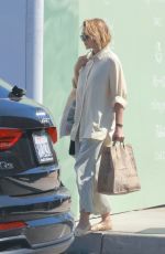 ELIZABETH OLSEN Shopping at Erewhon Market in Studio City 08/12/2022