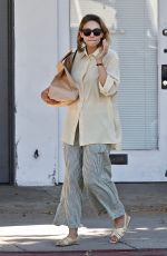 ELIZABETH OLSEN Shopping at Erewhon Market in Studio City 08/12/2022