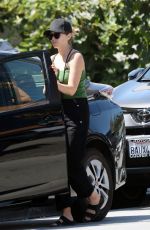 ELIZABETH OLSEN Shopping at Whole Foods in Los Angeles 08/18/2022