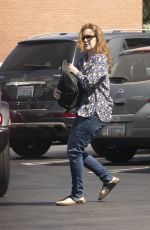 ELIZABETH PERKINS Out Shopping in Los Angeles 08/28/2022