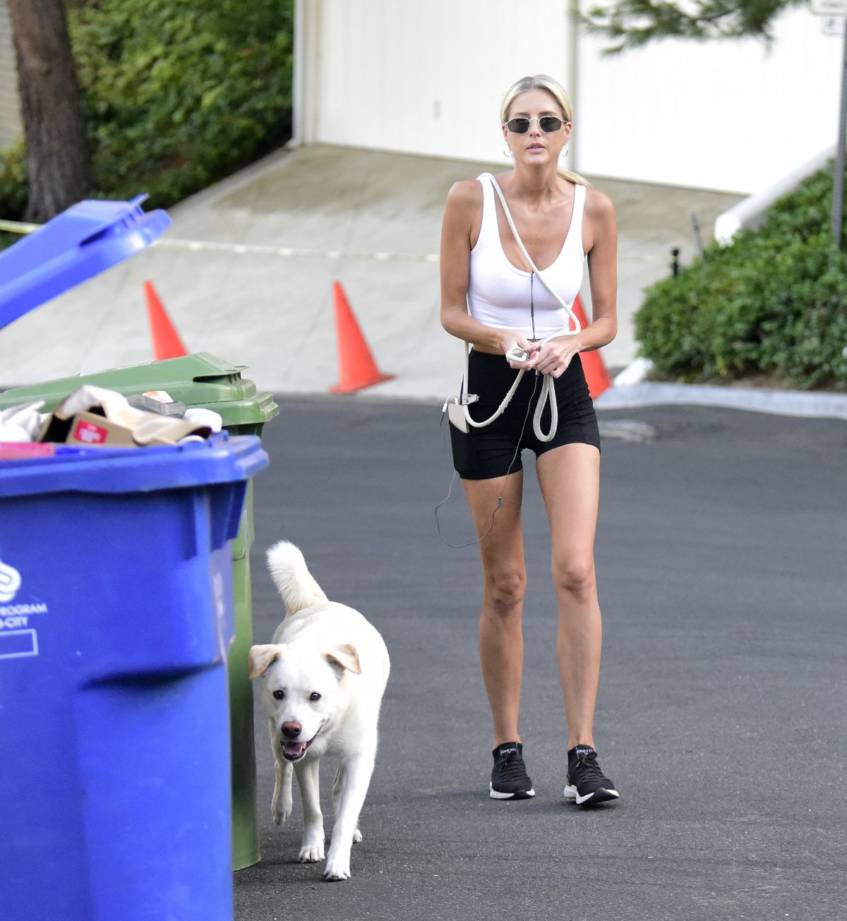 EMMA HERNAN Out with Her Dog in Los Angeles 08/10/2022 – HawtCelebs