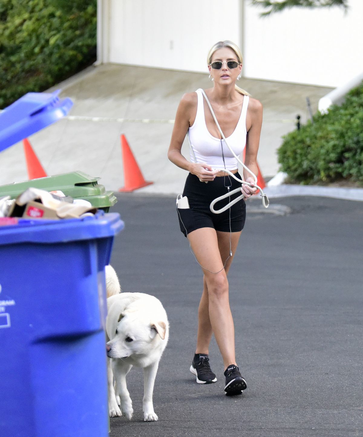 EMMA HERNAN Out with Her Dog in Los Angeles 08/10/2022 – HawtCelebs