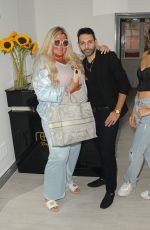 GEMMA COLLINS Leaves a Hairdressers in London 08/19/2022