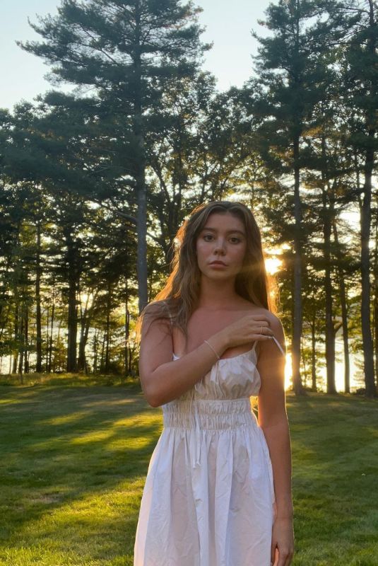 GENEVIEVE HANNELIUS - Instagram Photos 08/29/2022