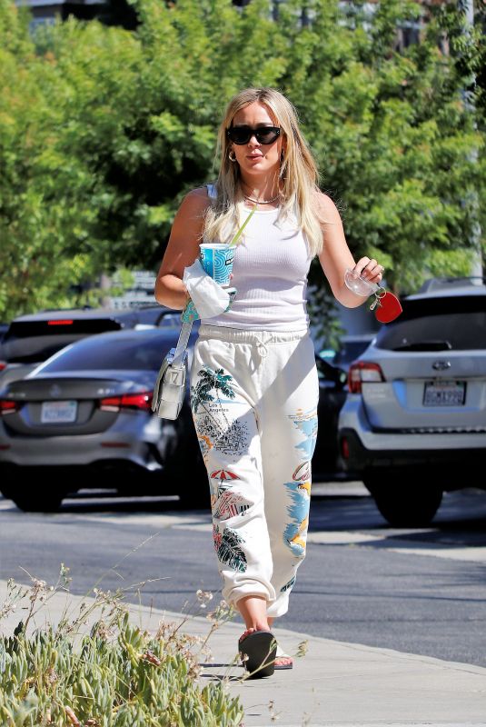 HILARY DUFF Arrives at a Convenience Store in Los Angeles 08/18/2022