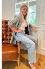 HILARY DUFF - Instagram Photos and Video 08/18/2022