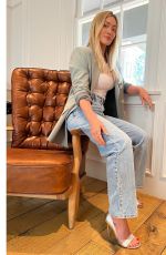 HILARY DUFF - Instagram Photos and Video 08/18/2022