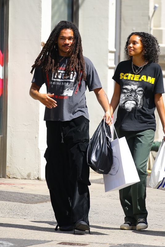 JASMINE DANIELS Out Shopping in New York 07/31/2022