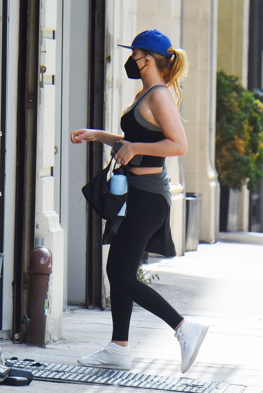 JENNIFER ALWRENCE Arrives at a Gym in New York 08/08/2022