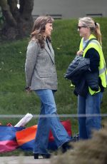 JENNIFER GARNER on the Set of a Movie in San Francisco 08/25/2022