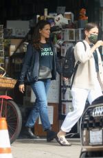 JENNIFER GARNER Out for Lunch with a Friend in San Francisco 08/29/2022