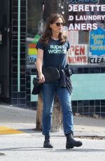 JENNIFER GARNER Out for Lunch with a Friend in San Francisco 08/29/2022