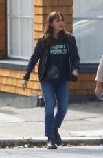 JENNIFER GARNER Out for Lunch with a Friend in San Francisco 08/29/2022