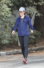JENNIFER GARNER Out for Morning Walk n Brentwood 08/05/2022