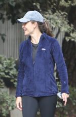 JENNIFER GARNER Out for Morning Walk n Brentwood 08/05/2022