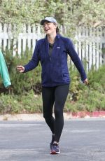 JENNIFER GARNER Out for Morning Walk n Brentwood 08/05/2022