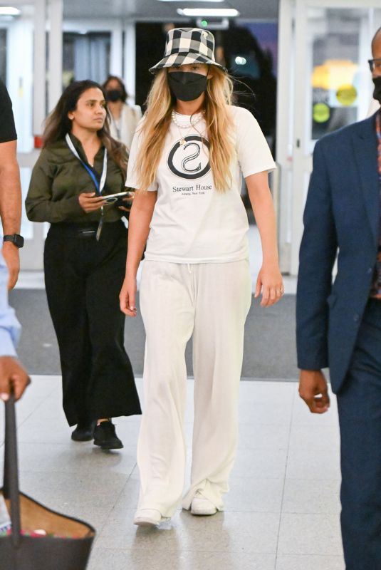 JENNIFER LAWRENCE Arrives at JFK International Airport in New York 08/03/2022