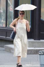 JENNIFER LAWRENCE Leaves a Tanning Salon in New York 07/31/2022