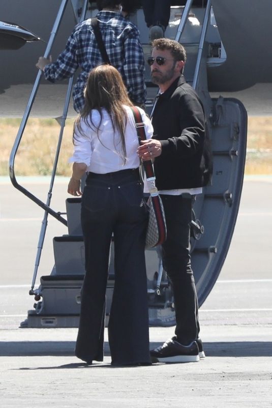 JENNIFER LOPEZ and Ben Affleck Arrives at Van Nuys Airport 08/13/2022