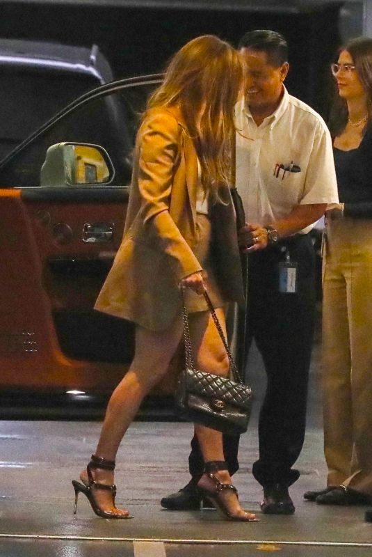 JENNIFER LOPEZ Arrives at Her Beverly Hills Offfice 08/11/2022
