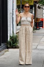 JENNIFER LOPEZ Out Shopping in Savannah 08/18/2022