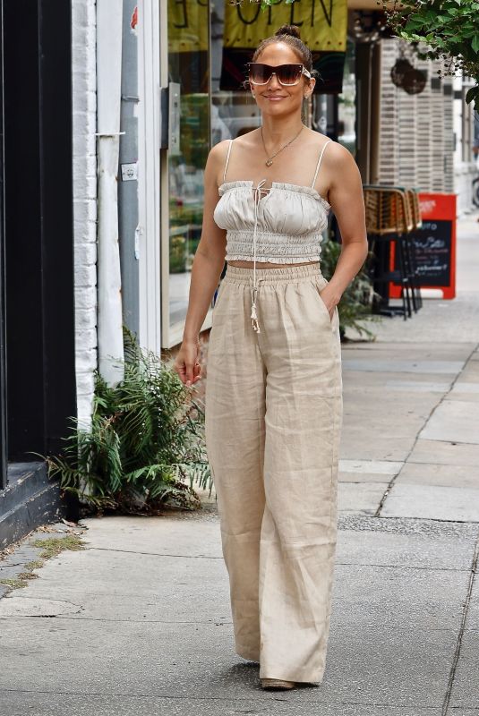 JENNIFER LOPEZ Out Shopping in Savannah 08/18/2022