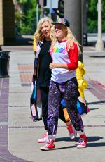 JOJO SIWA Arrives at a Studio in Pasadena 08/18/2022