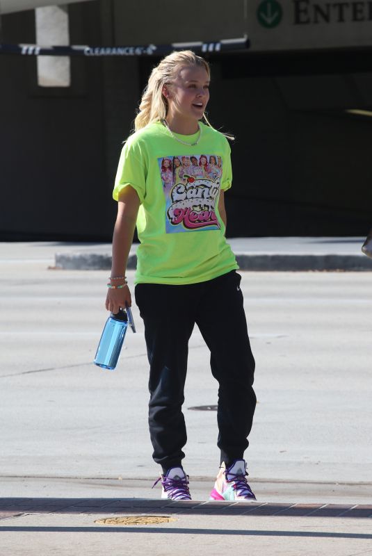 JOJO SIWA Arrives at America