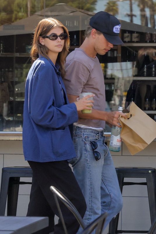 KAIA GERBER and Austin Butler Out for Lunch in Los Angeles 08/16/2022
