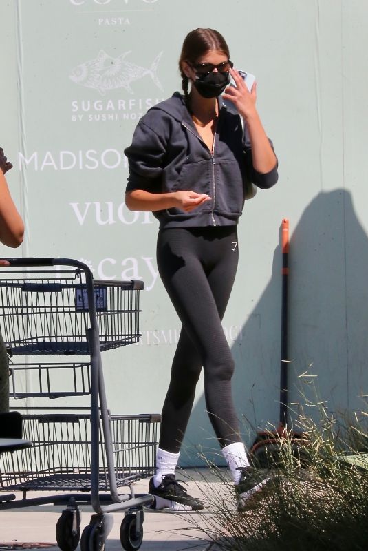 KAIA GERBER Out for a Cold Berry Smoothie in Studio City 08/25/2022