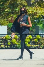 KAIA GERBER Shopping at Whole Foods in Malibu 08/26/2022